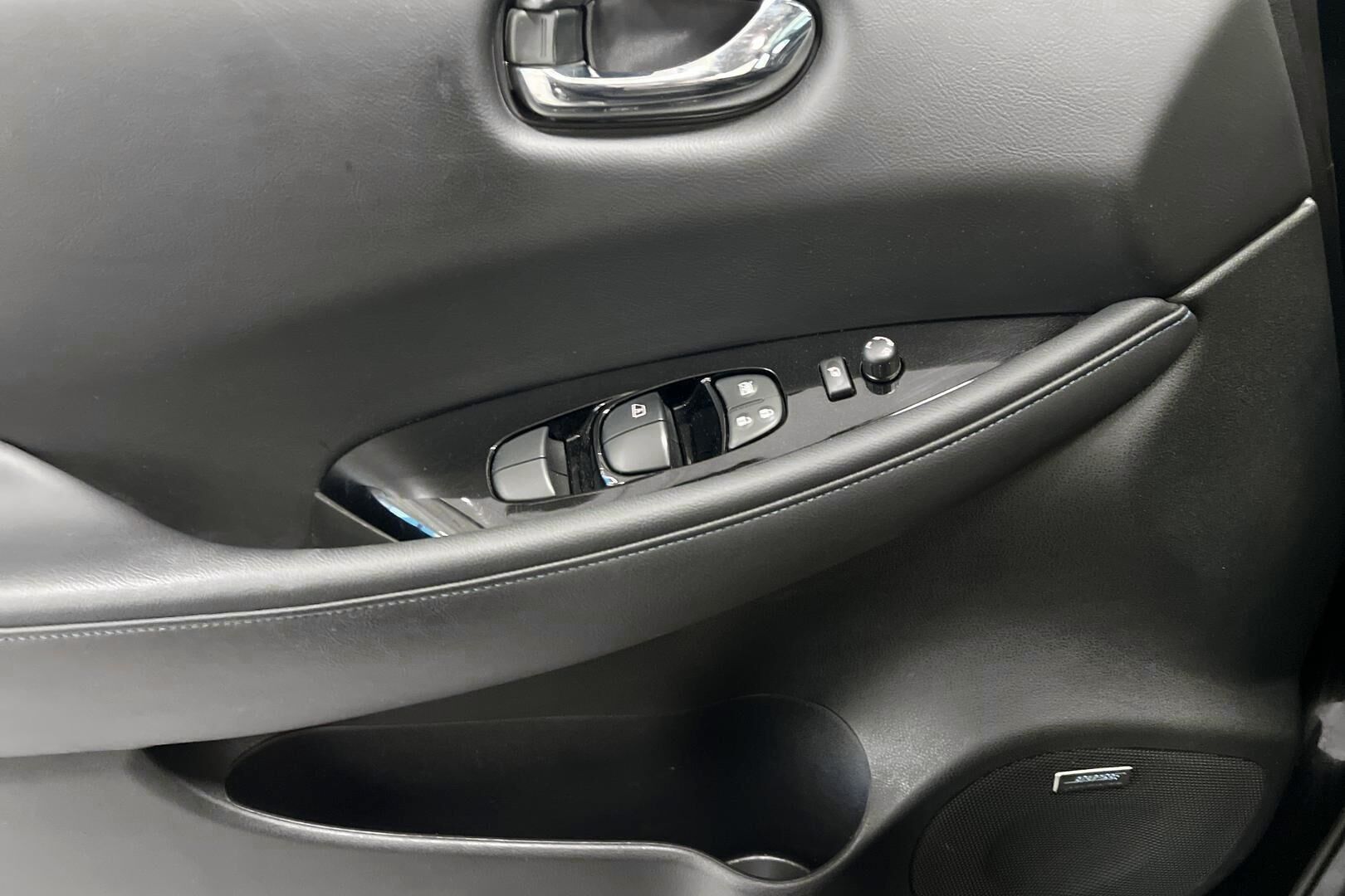 Nissan Leaf iso kuva 20