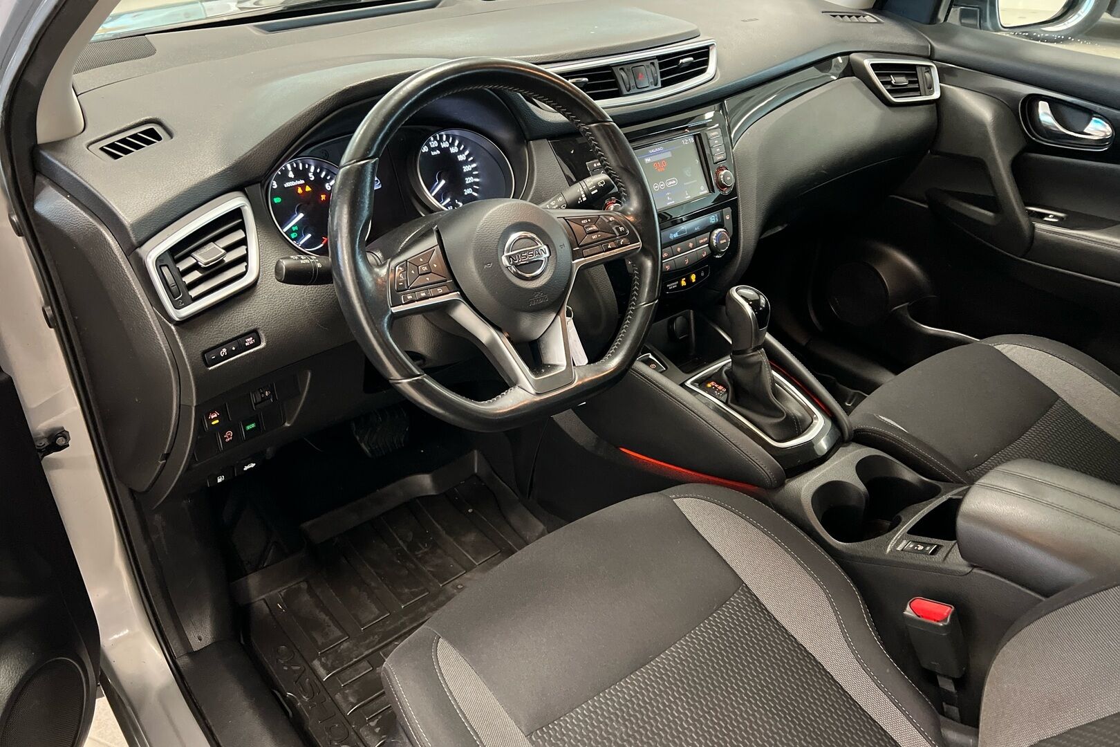 Nissan Qashqai iso kuva 4