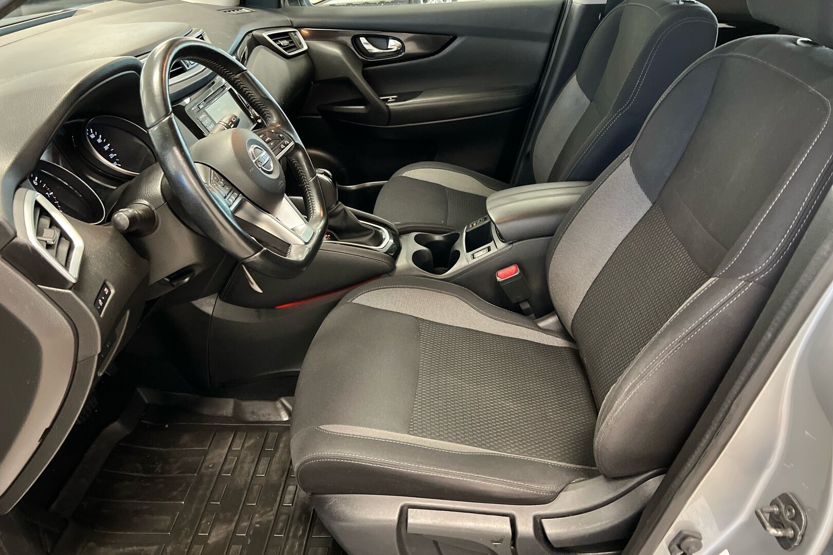 Nissan Qashqai iso kuva 5