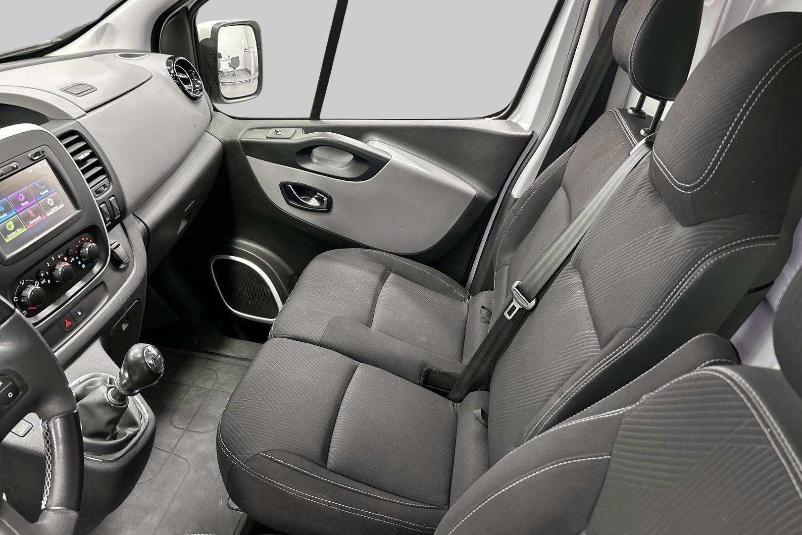 Nissan NV300 iso kuva 10