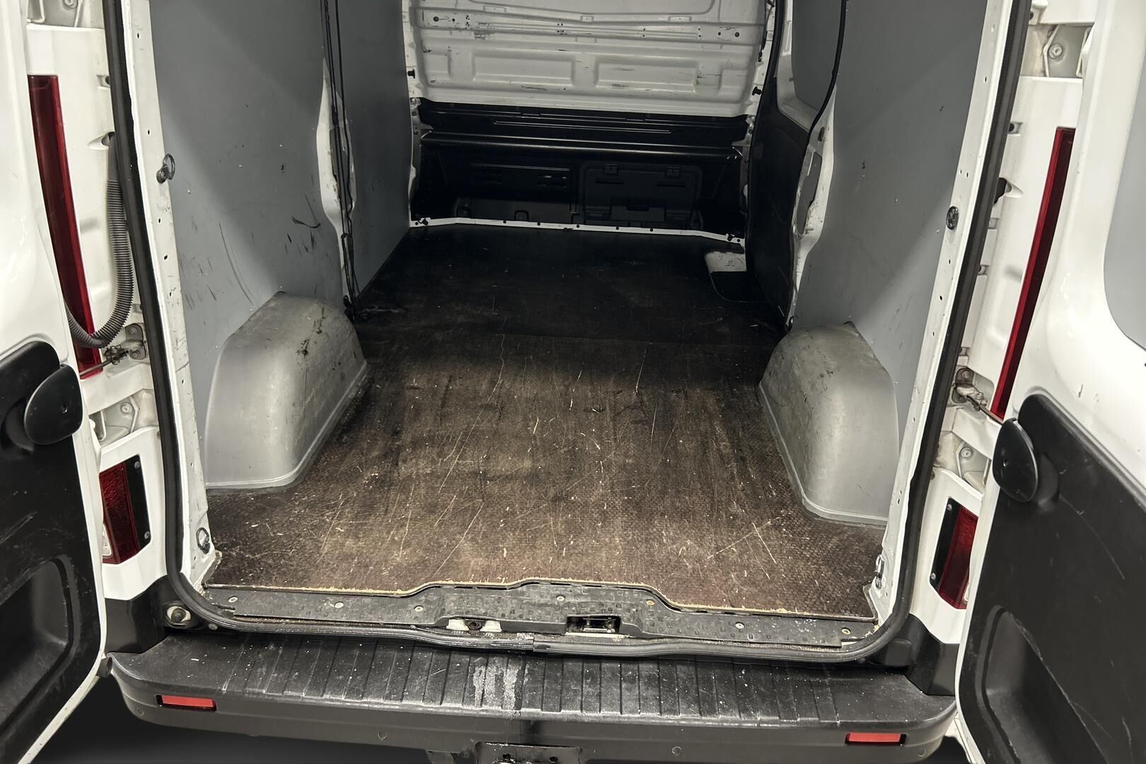 Nissan NV300 iso kuva 12