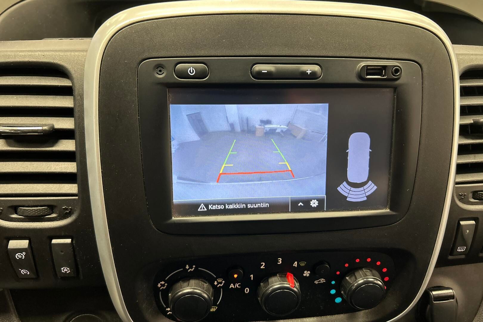 Nissan NV300 iso kuva 12