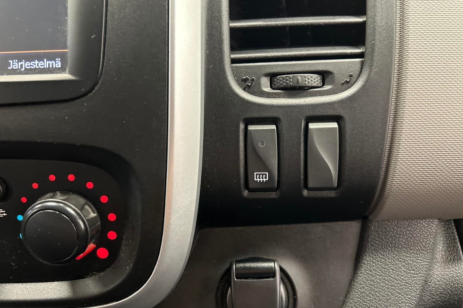 Nissan NV300 iso kuva 19