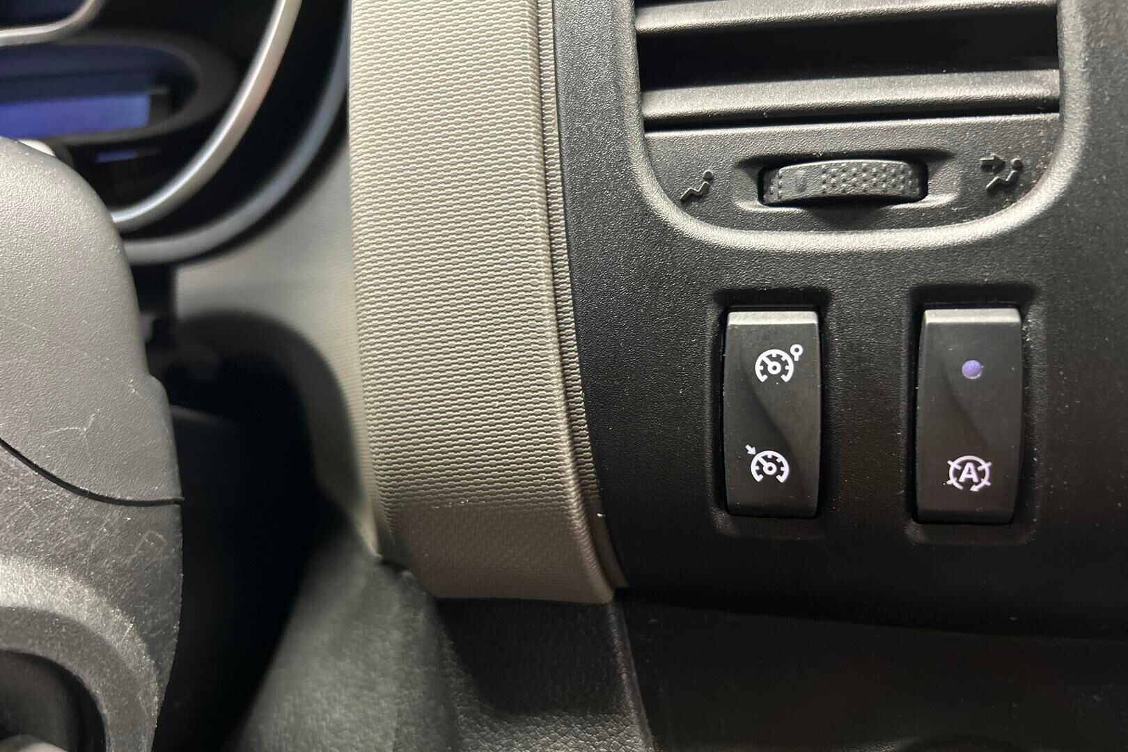 Nissan NV300 iso kuva 24