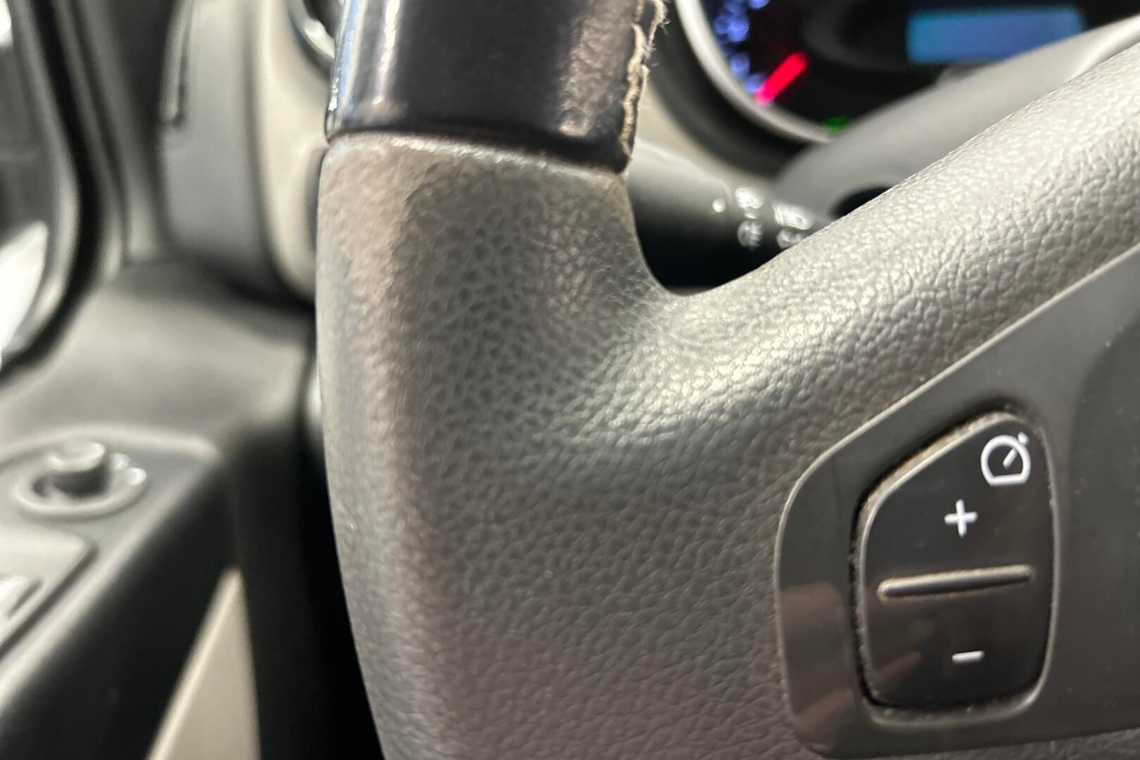 Nissan NV300 iso kuva 14