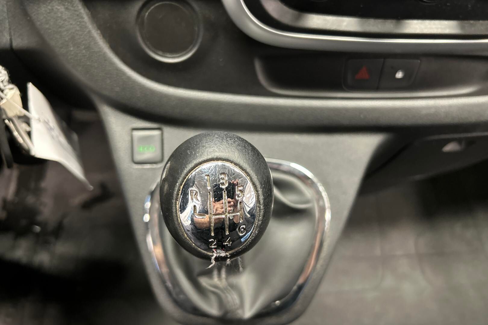 Nissan NV300 iso kuva 24