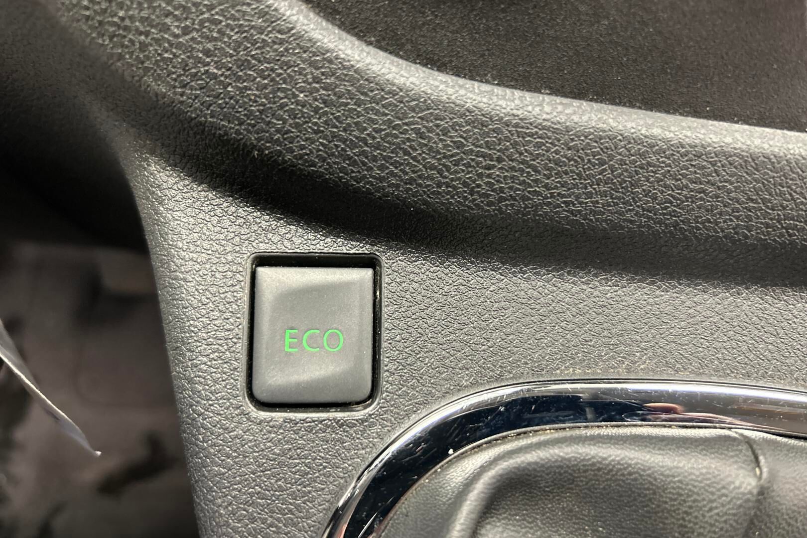 Nissan NV300 iso kuva 16