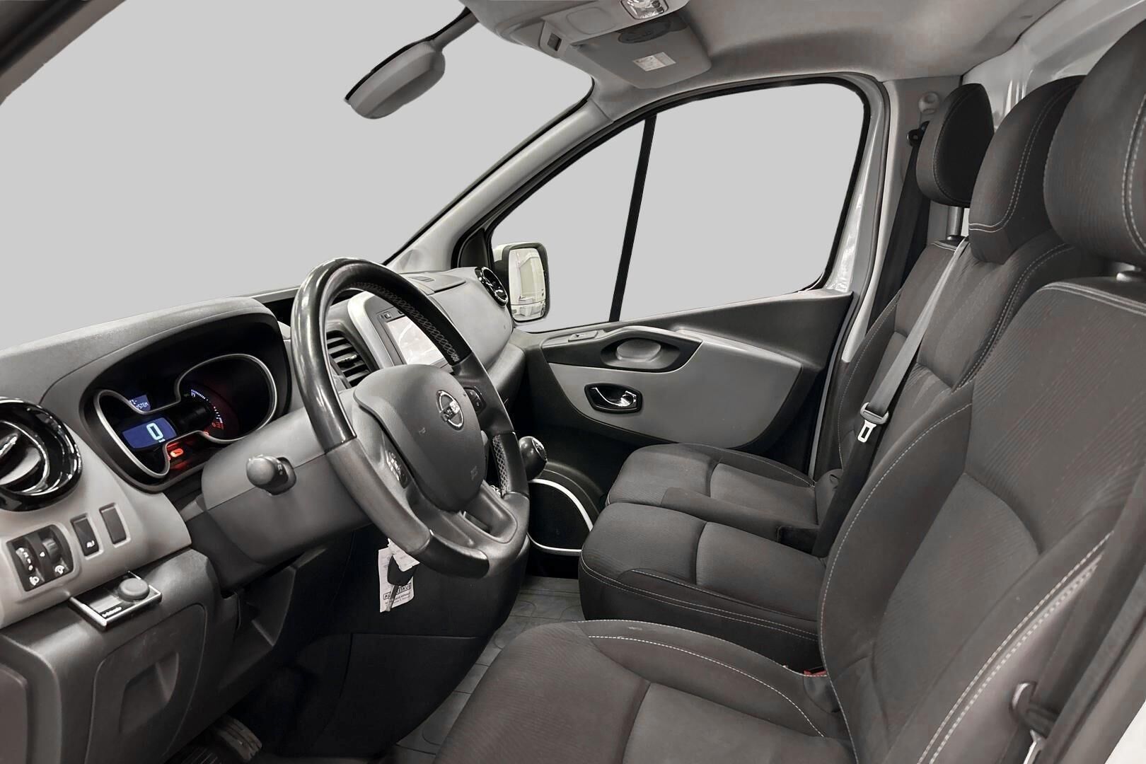 Nissan NV300 iso kuva 6