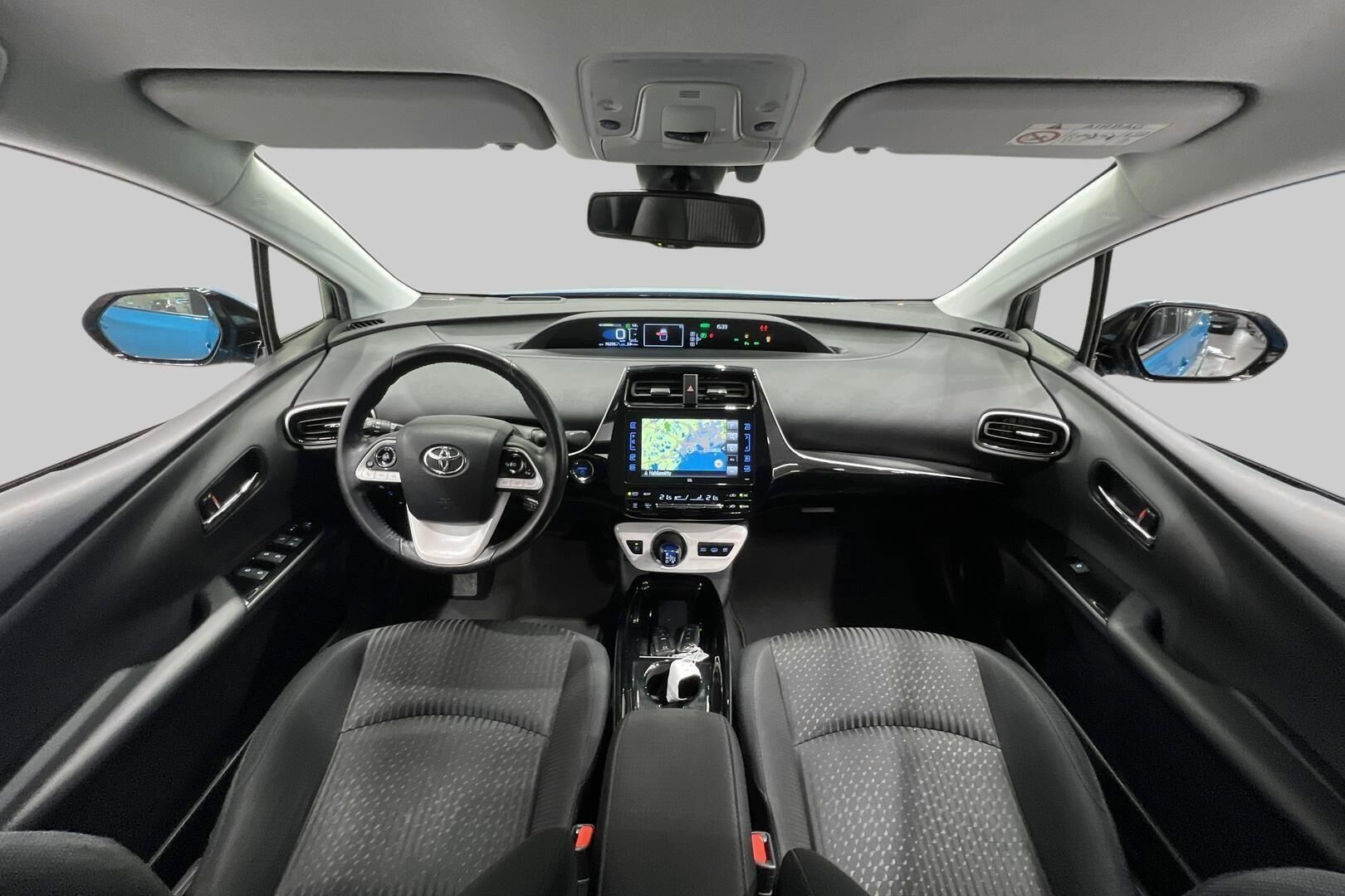 Toyota Prius Plug-in iso kuva 11