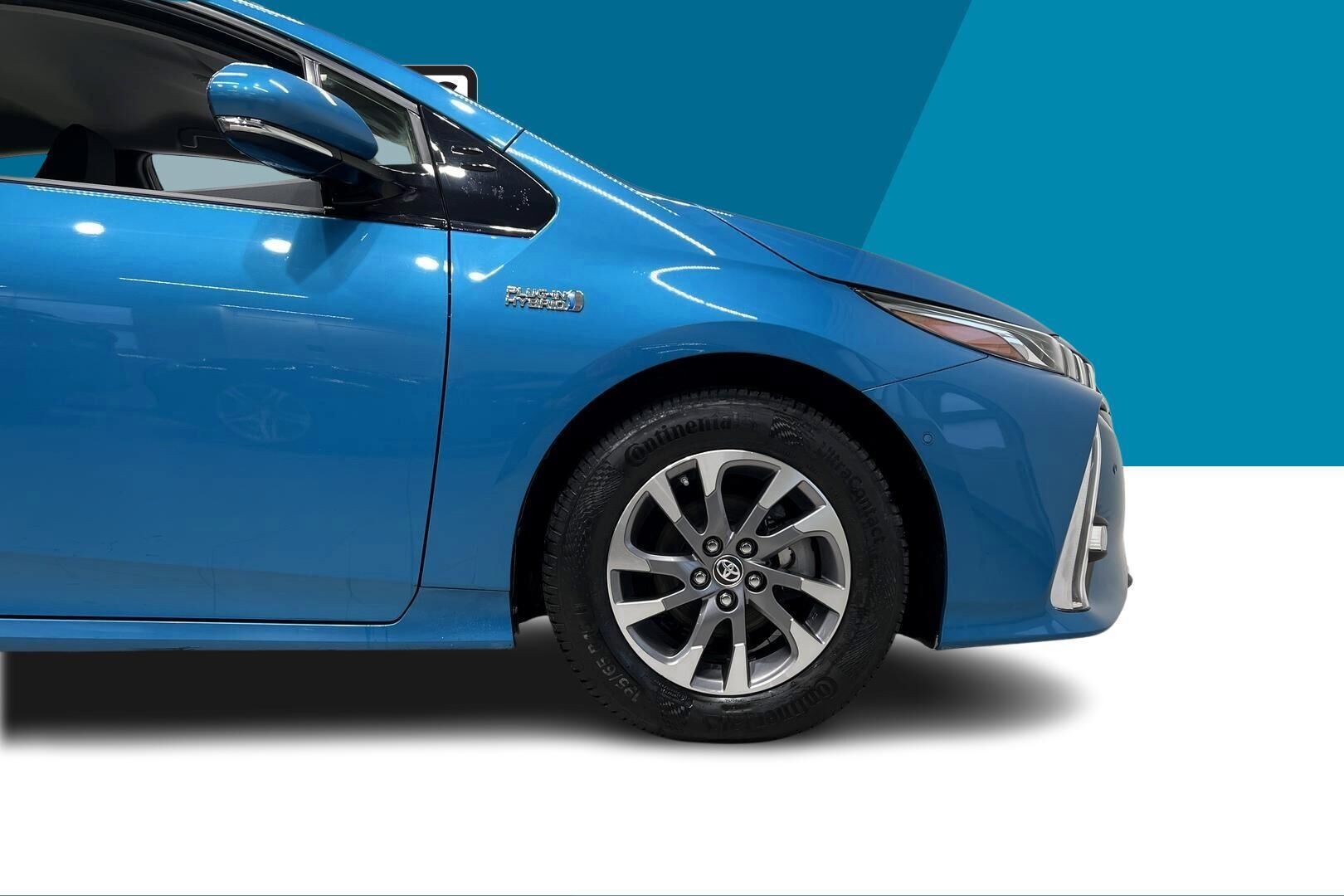 Toyota Prius Plug-in iso kuva 13