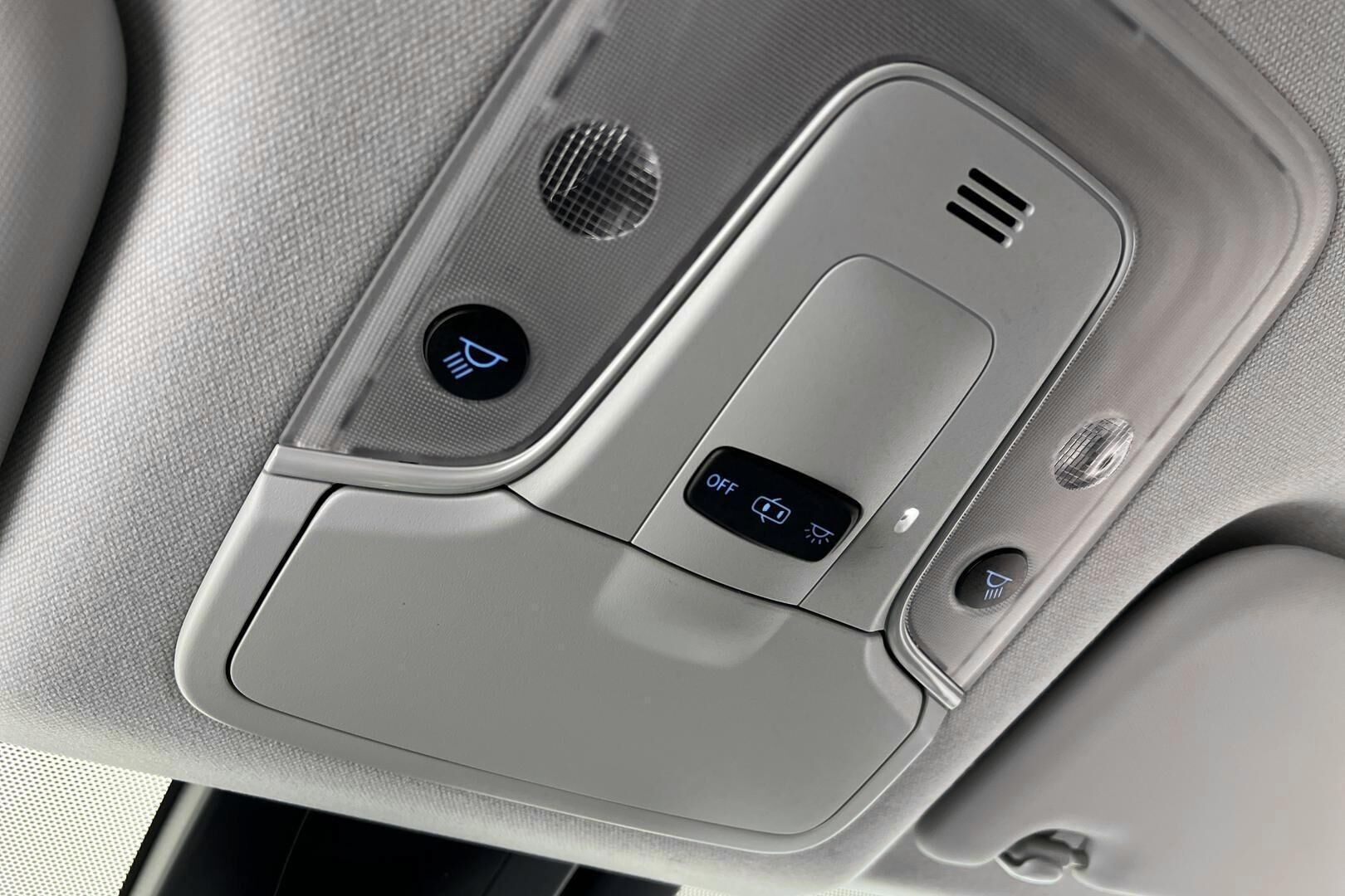Toyota Prius Plug-in iso kuva 23