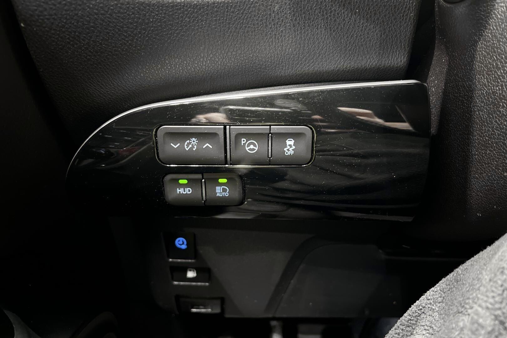Toyota Prius Plug-in iso kuva 26