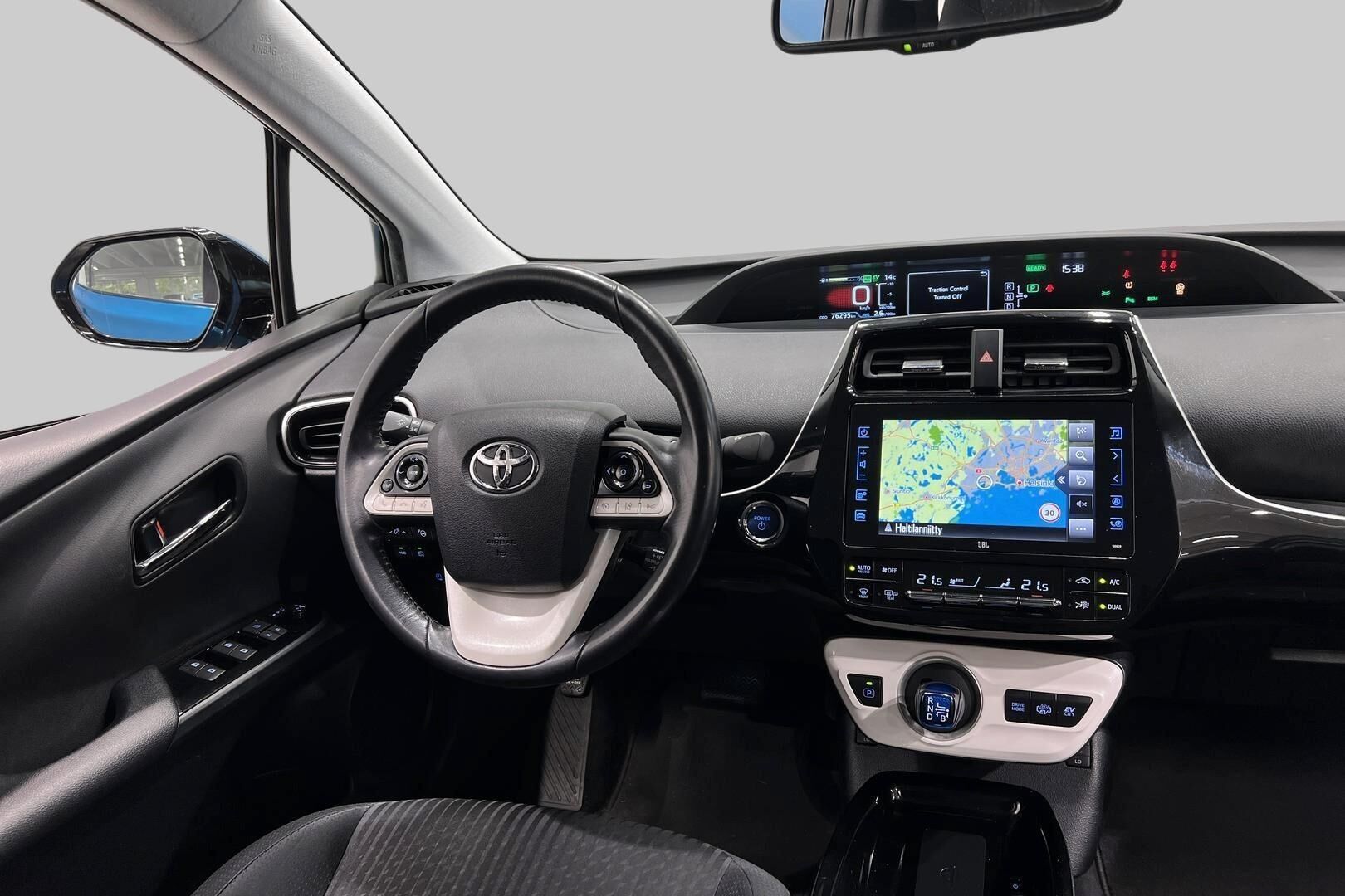 Toyota Prius Plug-in iso kuva 28