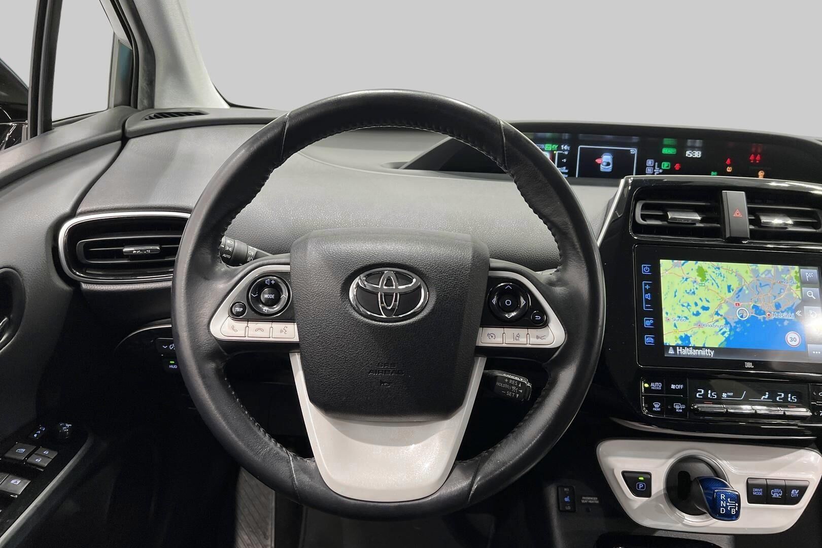 Toyota Prius Plug-in iso kuva 29