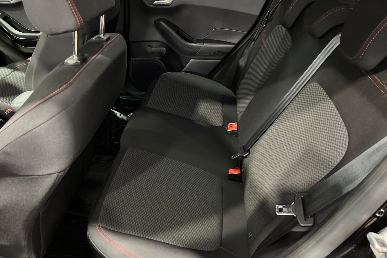 Ford Fiesta iso kuva 14