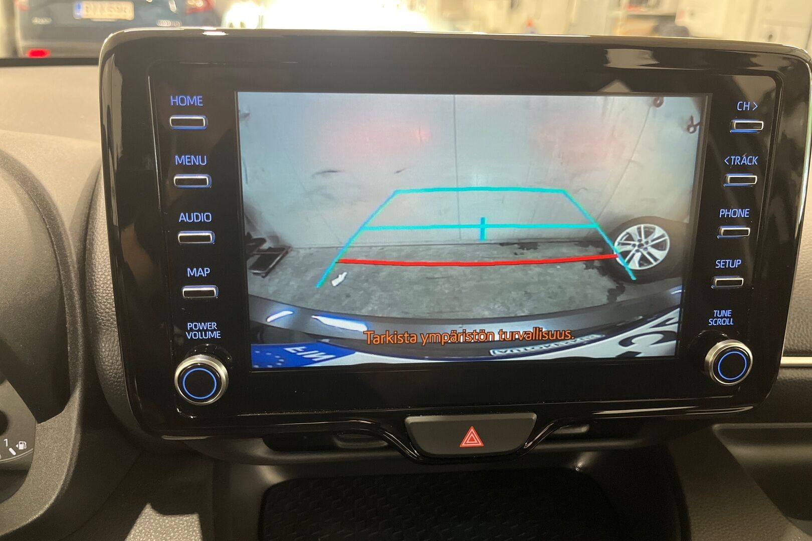 MAZDA 2 HYBRID iso kuva 12