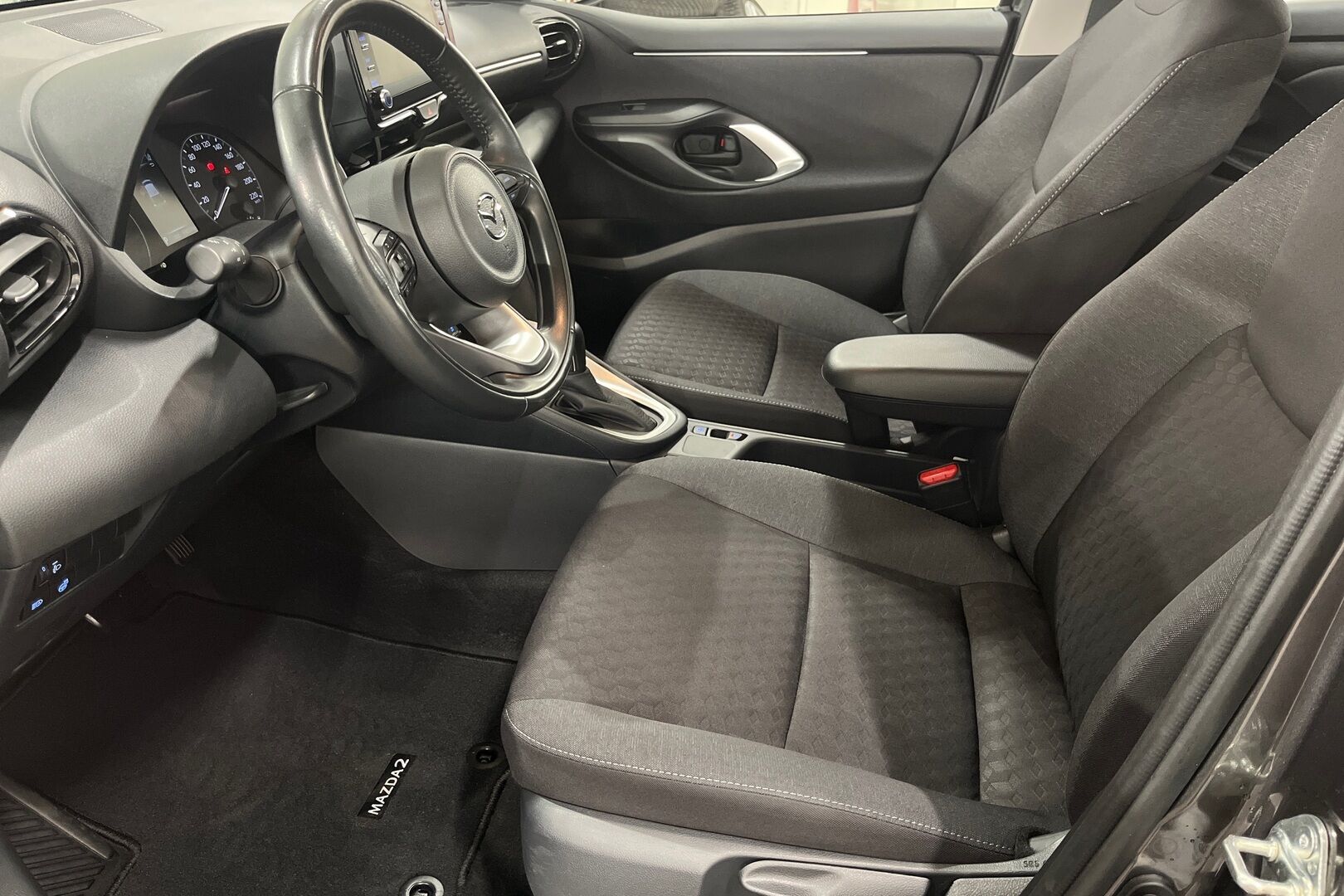 MAZDA 2 HYBRID iso kuva 6
