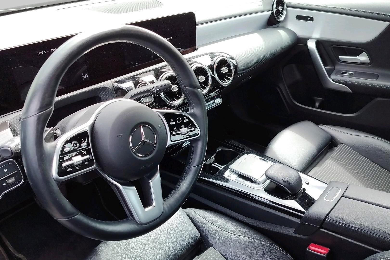 Mercedes-Benz CLA iso kuva 1