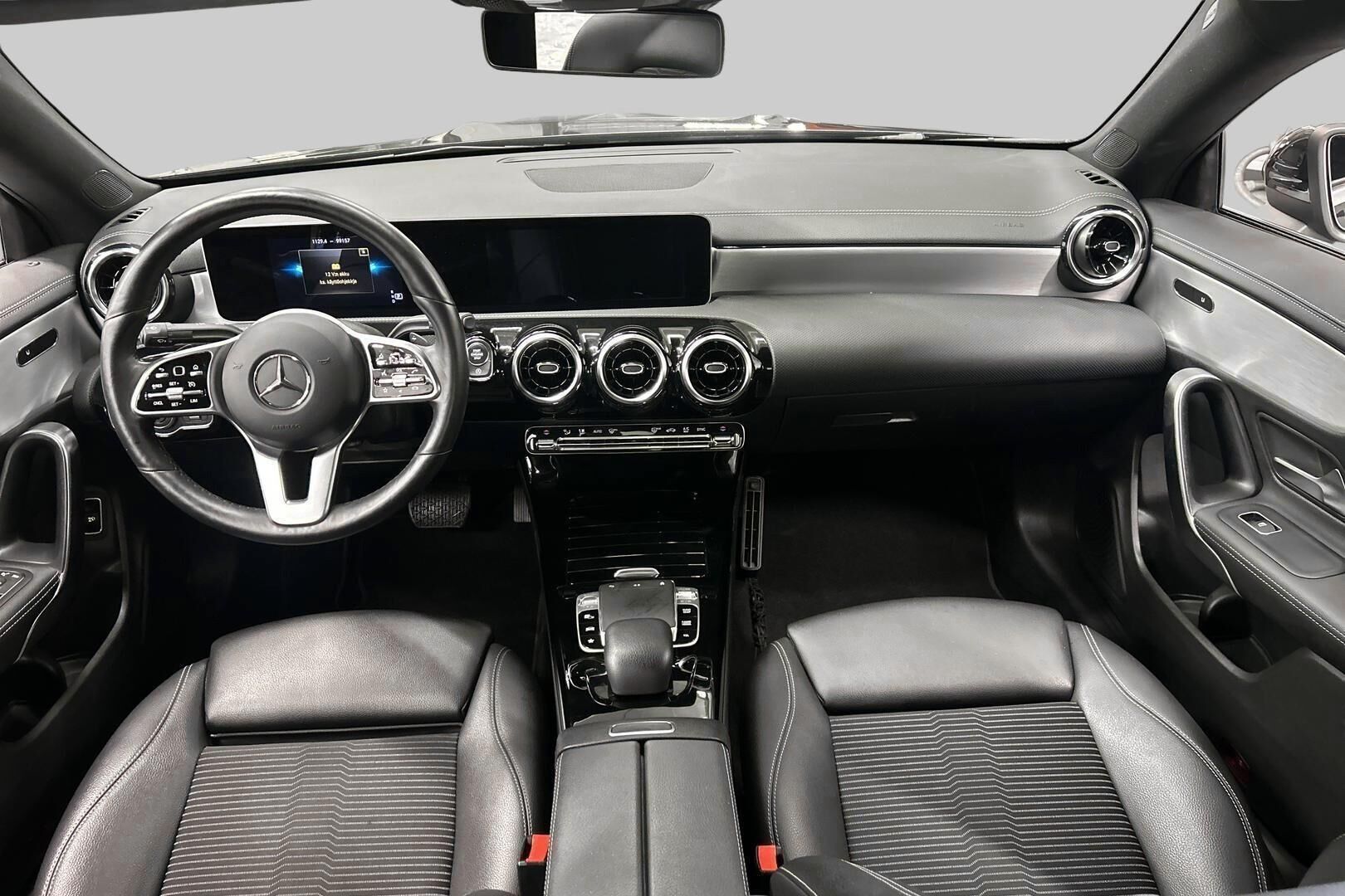 Mercedes-Benz CLA iso kuva 10