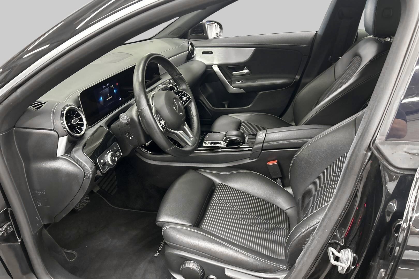 Mercedes-Benz CLA iso kuva 8