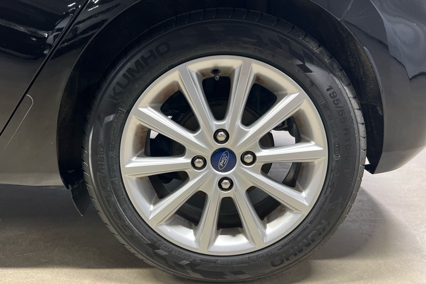 Ford Fiesta iso kuva 10
