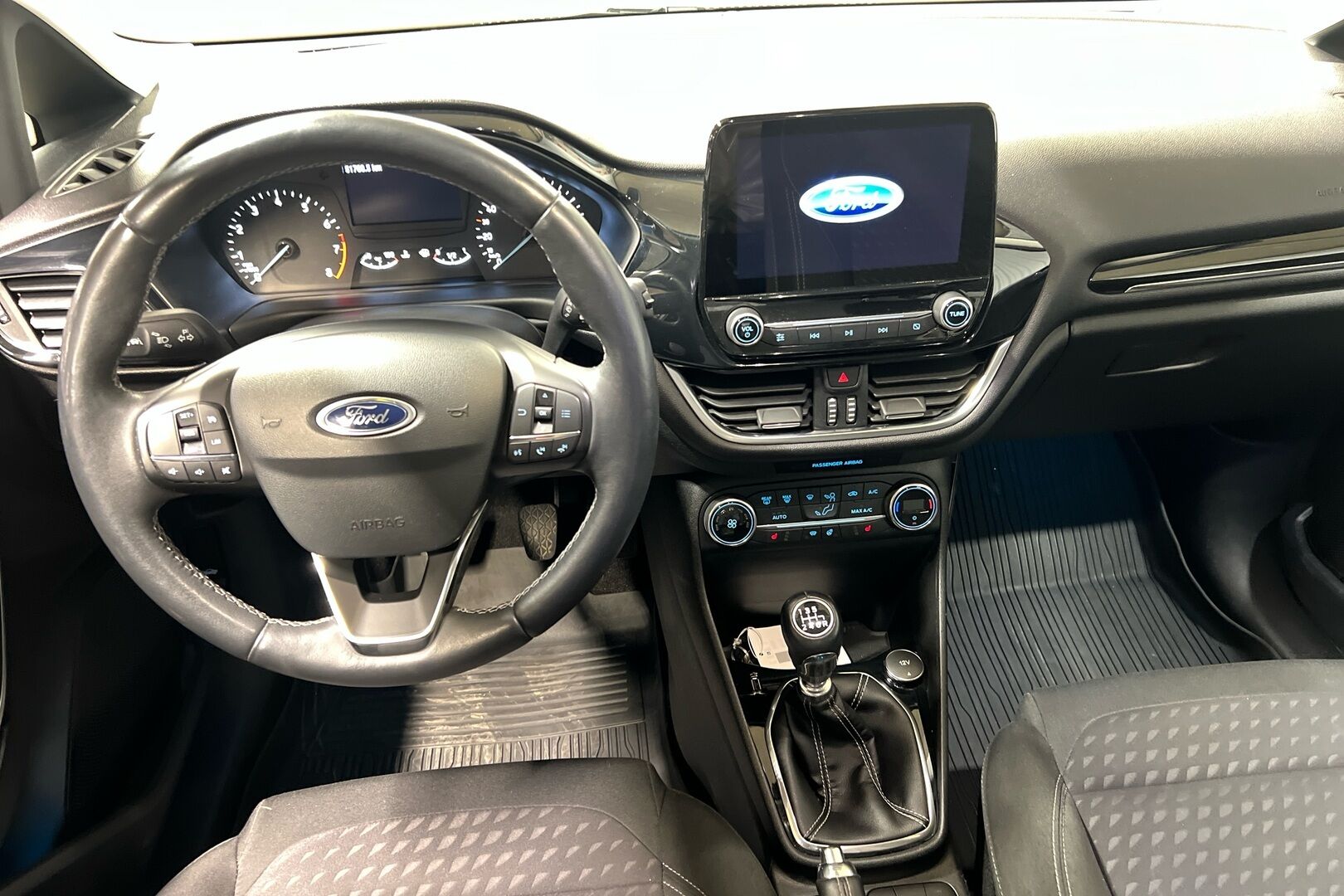 Ford Fiesta iso kuva 6