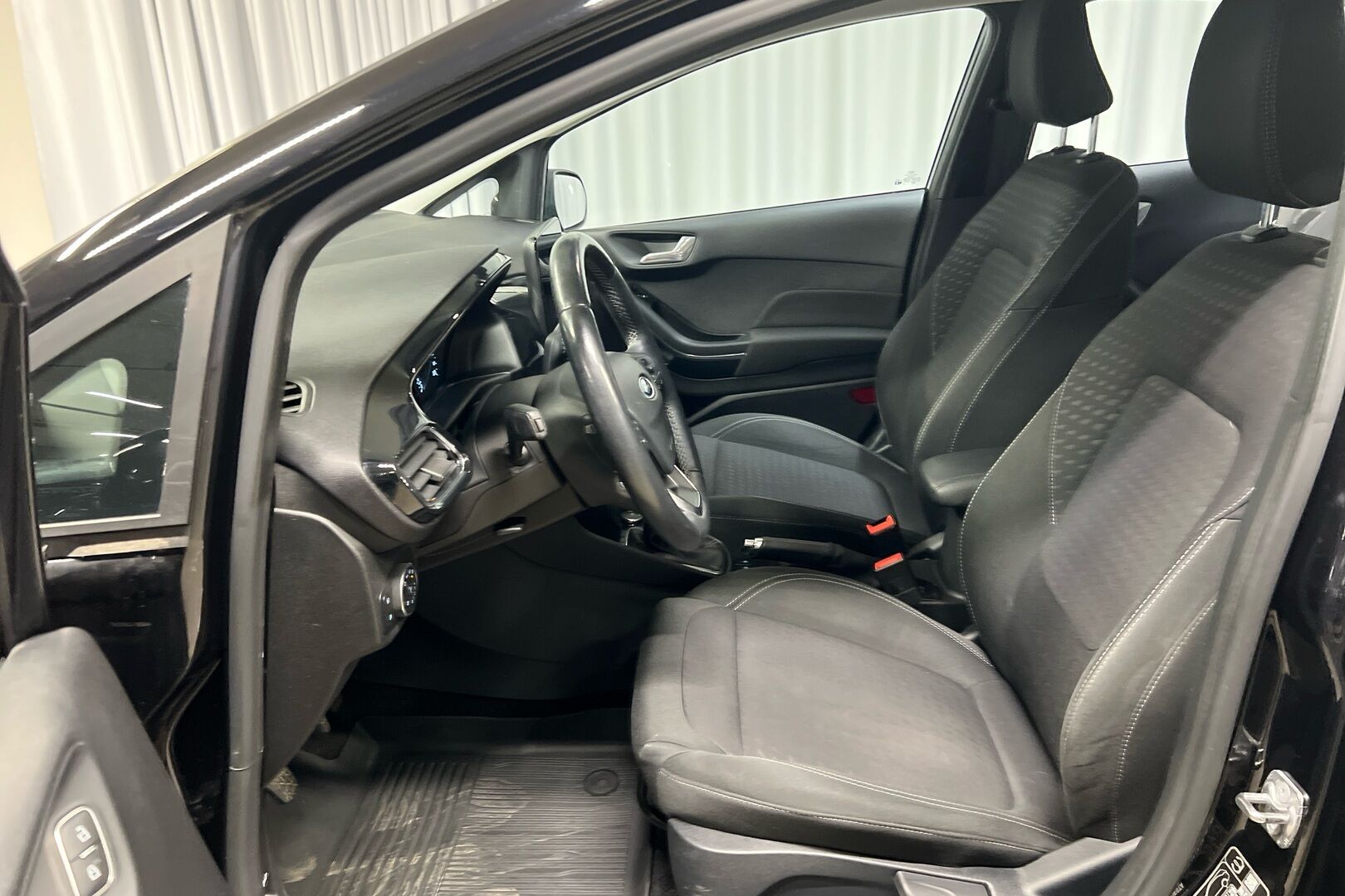 Ford Fiesta iso kuva 7