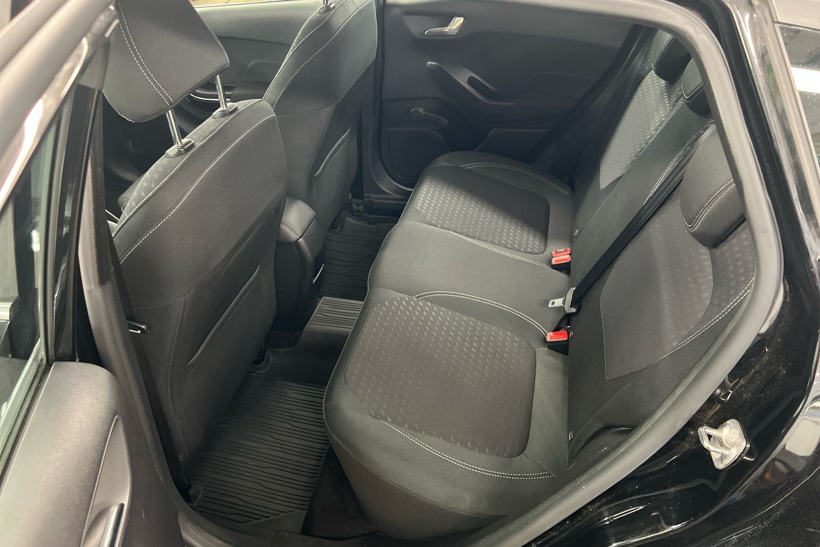 Ford Fiesta iso kuva 8