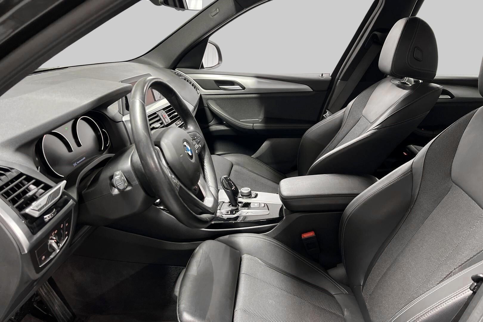 BMW X3 iso kuva 8