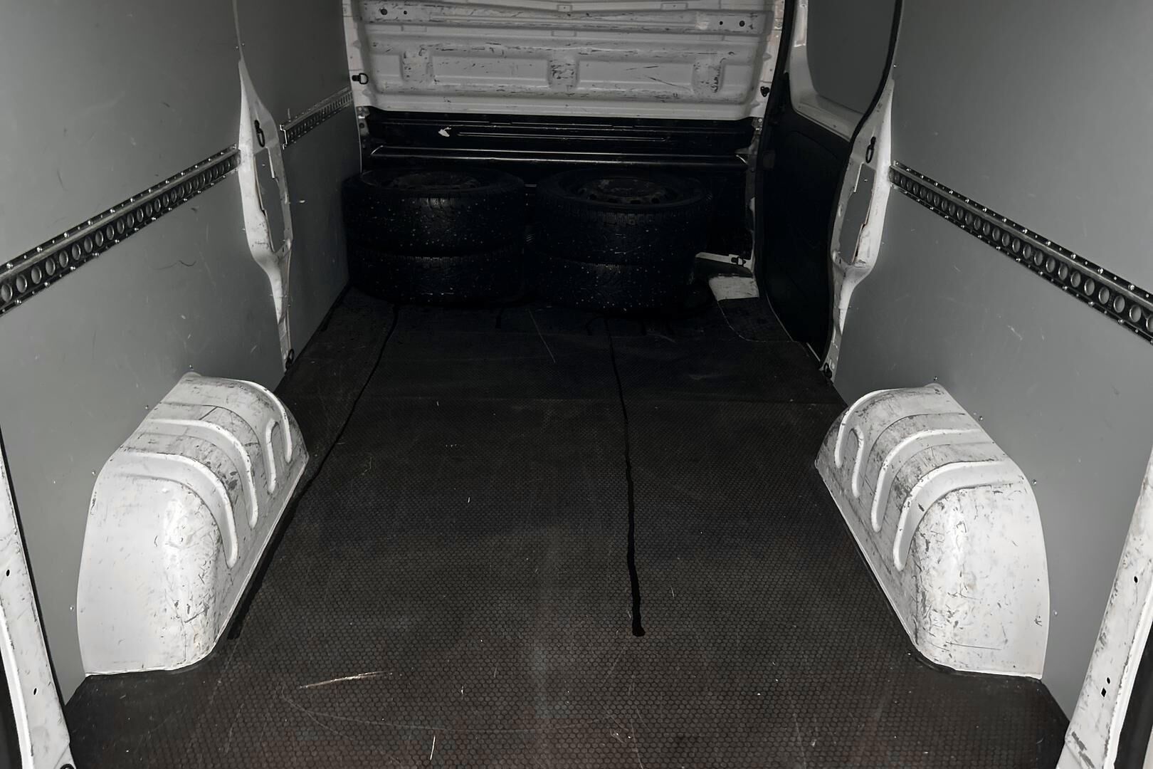 Nissan NV300 iso kuva 9