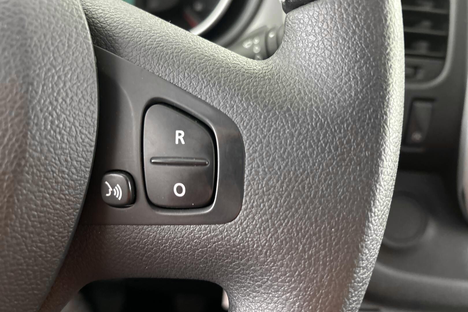 Nissan NV300 iso kuva 17