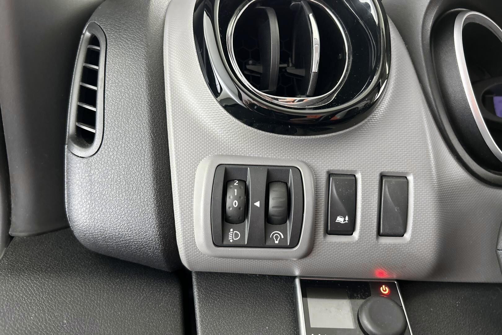 Nissan NV300 iso kuva 19