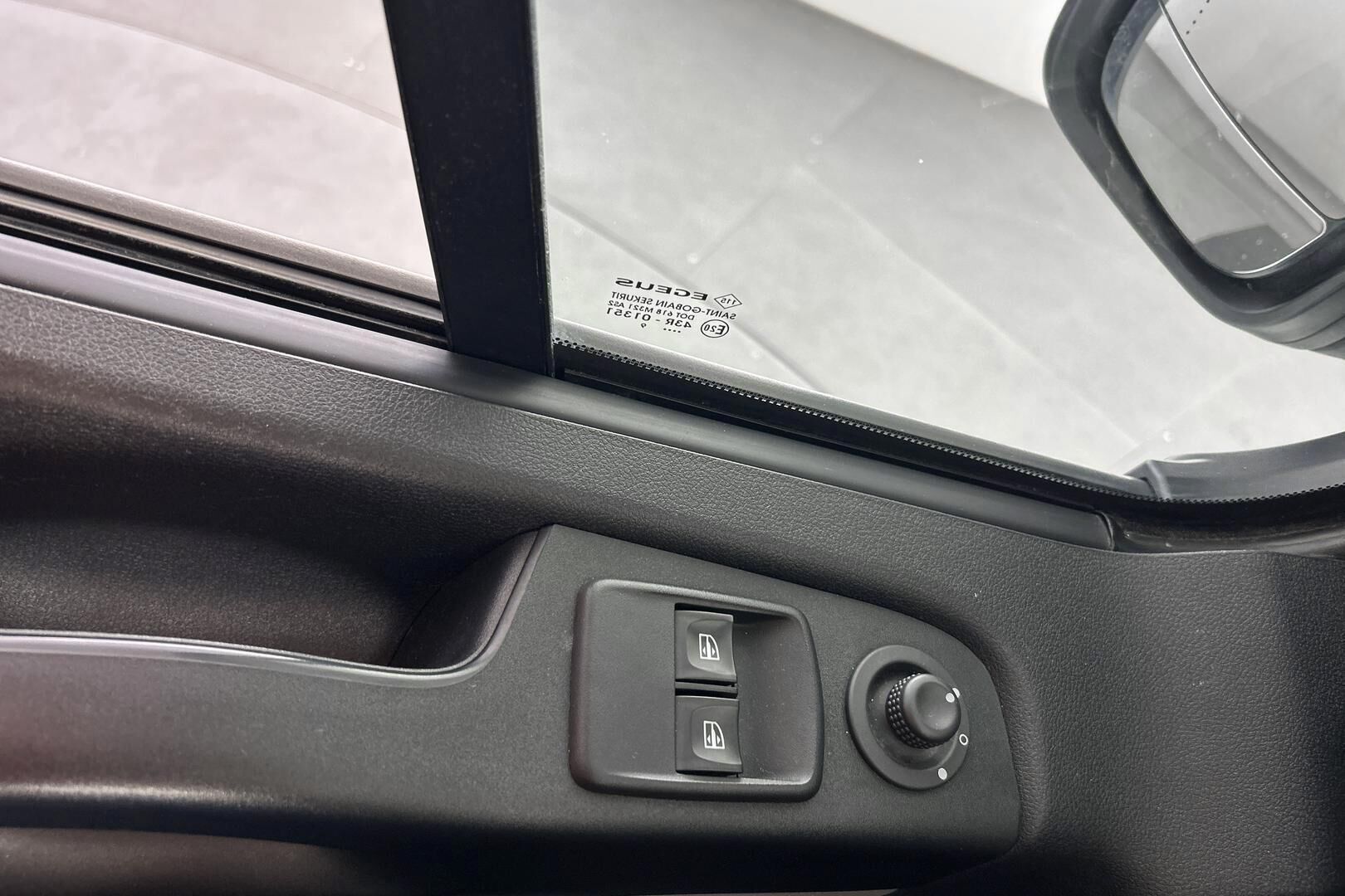 Nissan NV300 iso kuva 20