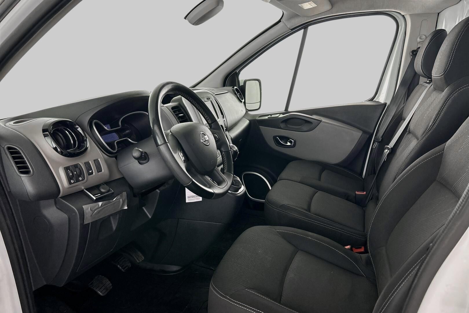 Nissan NV300 iso kuva 6