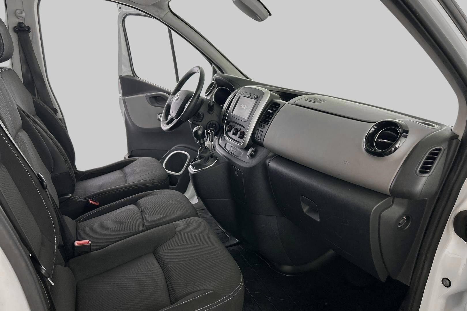 Nissan NV300 iso kuva 7