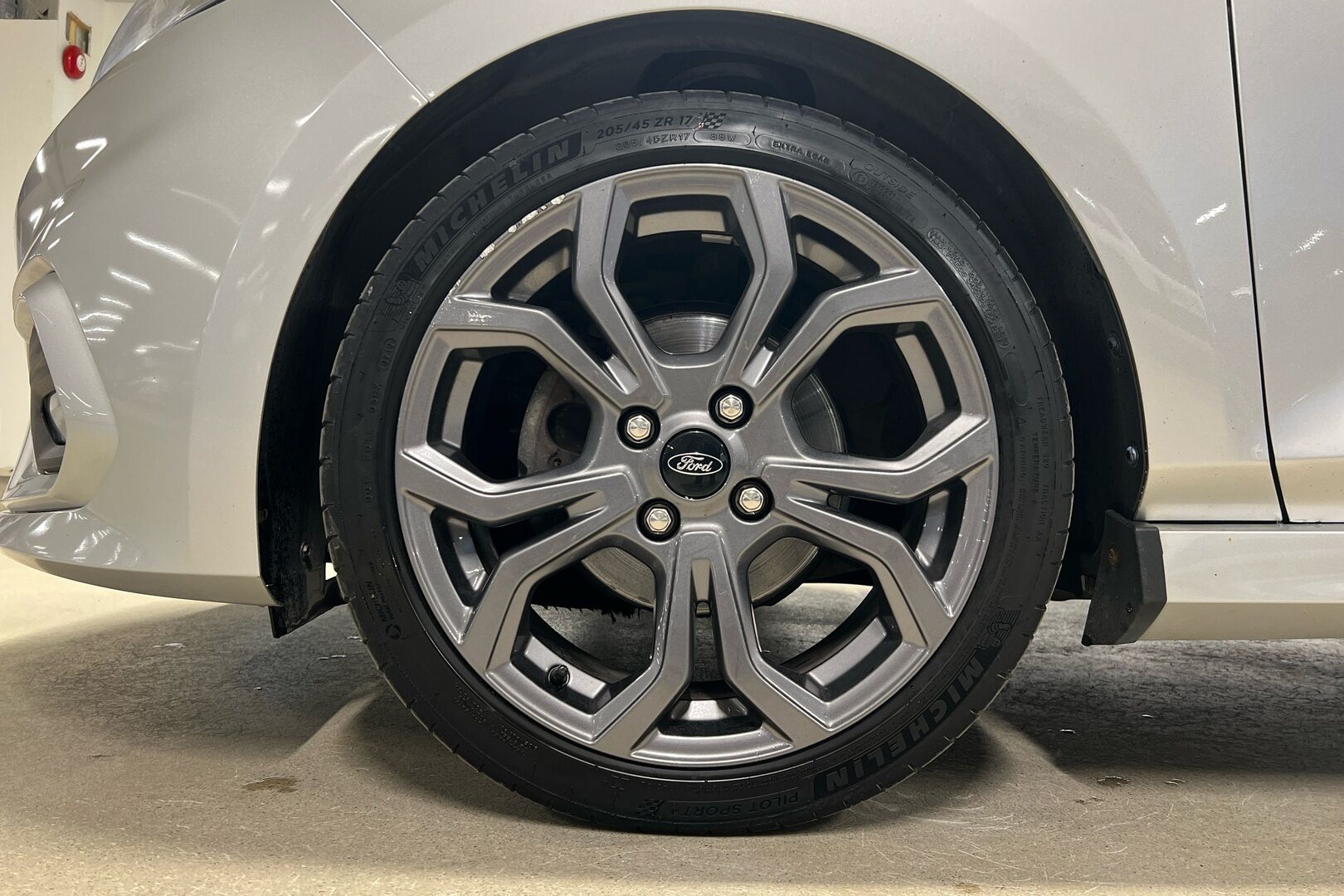 Ford Fiesta iso kuva 16