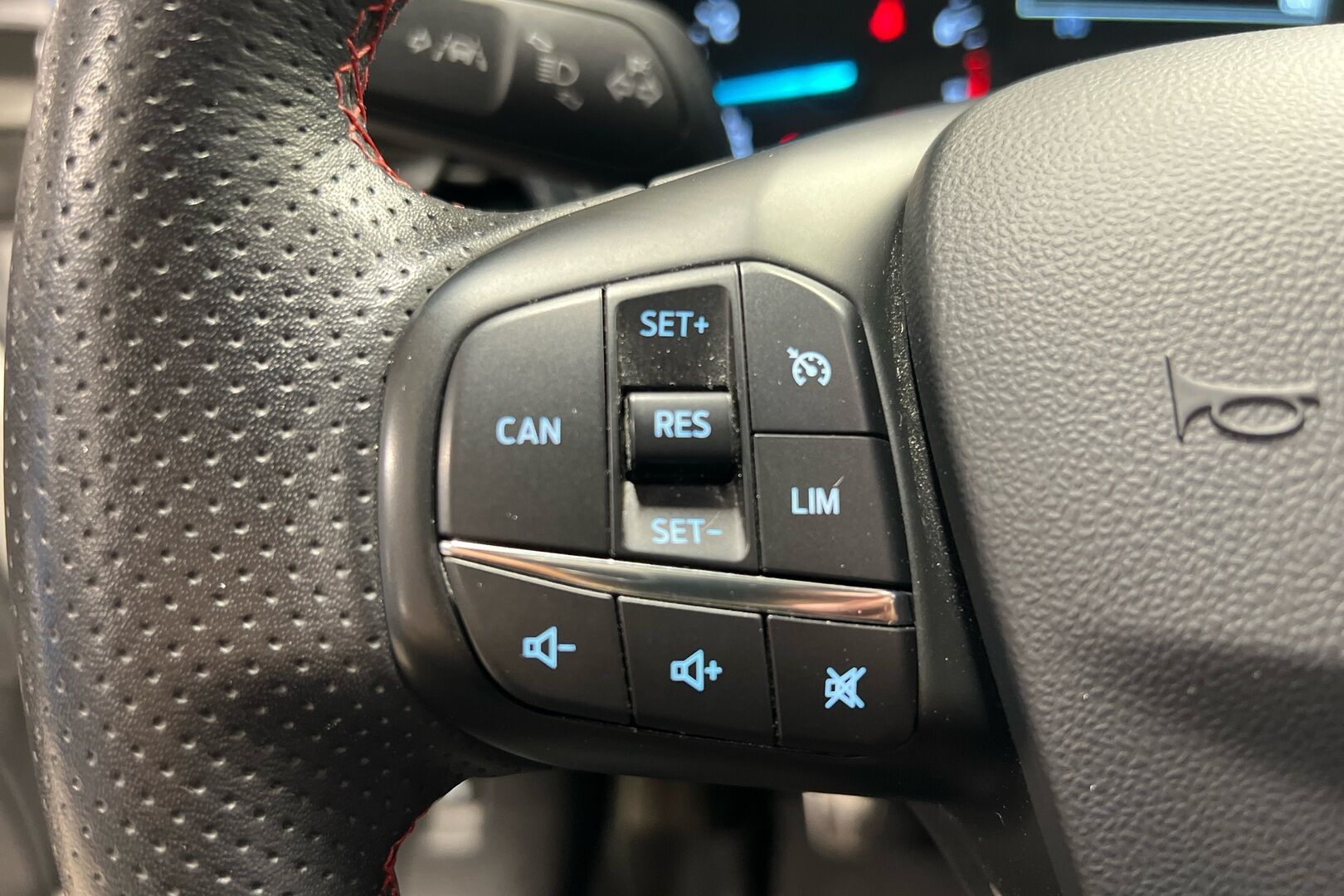 Ford Fiesta iso kuva 17