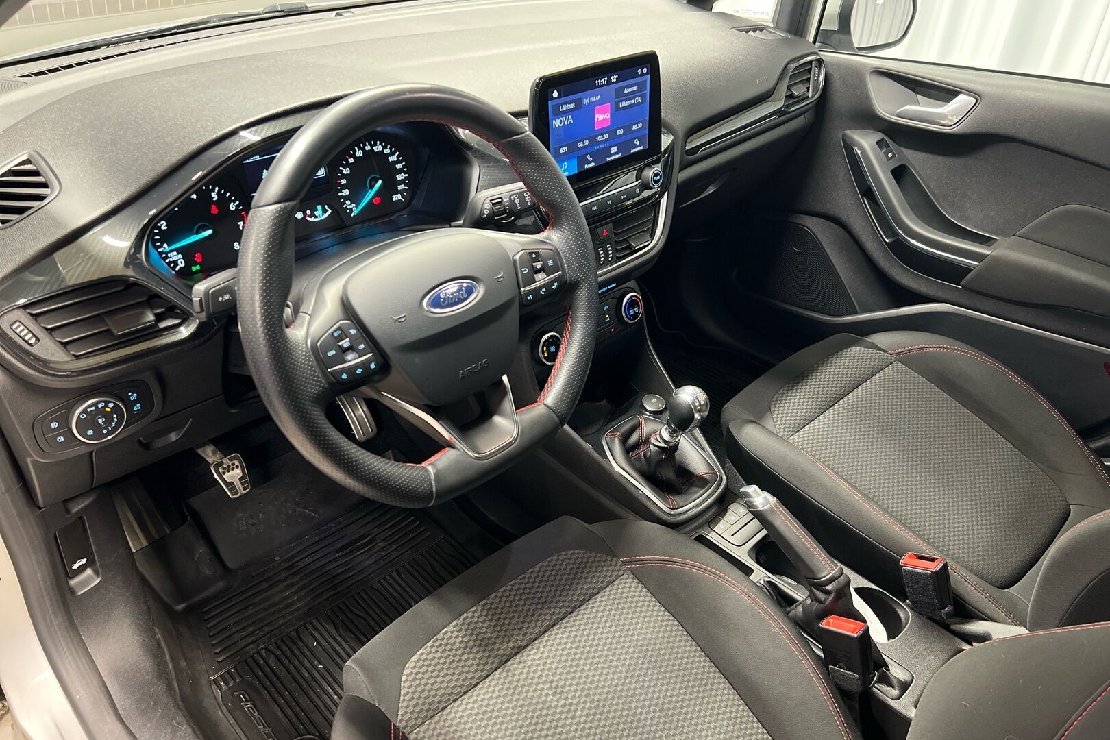 Ford Fiesta iso kuva 6