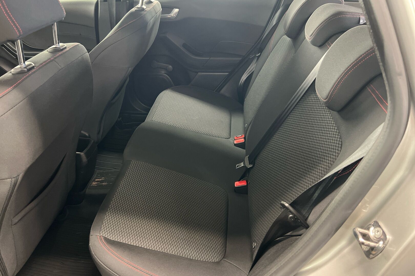 Ford Fiesta iso kuva 7