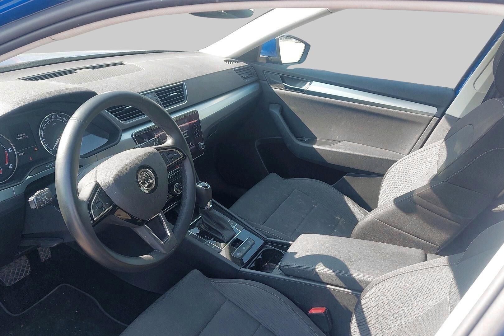 Skoda Superb iso kuva 1