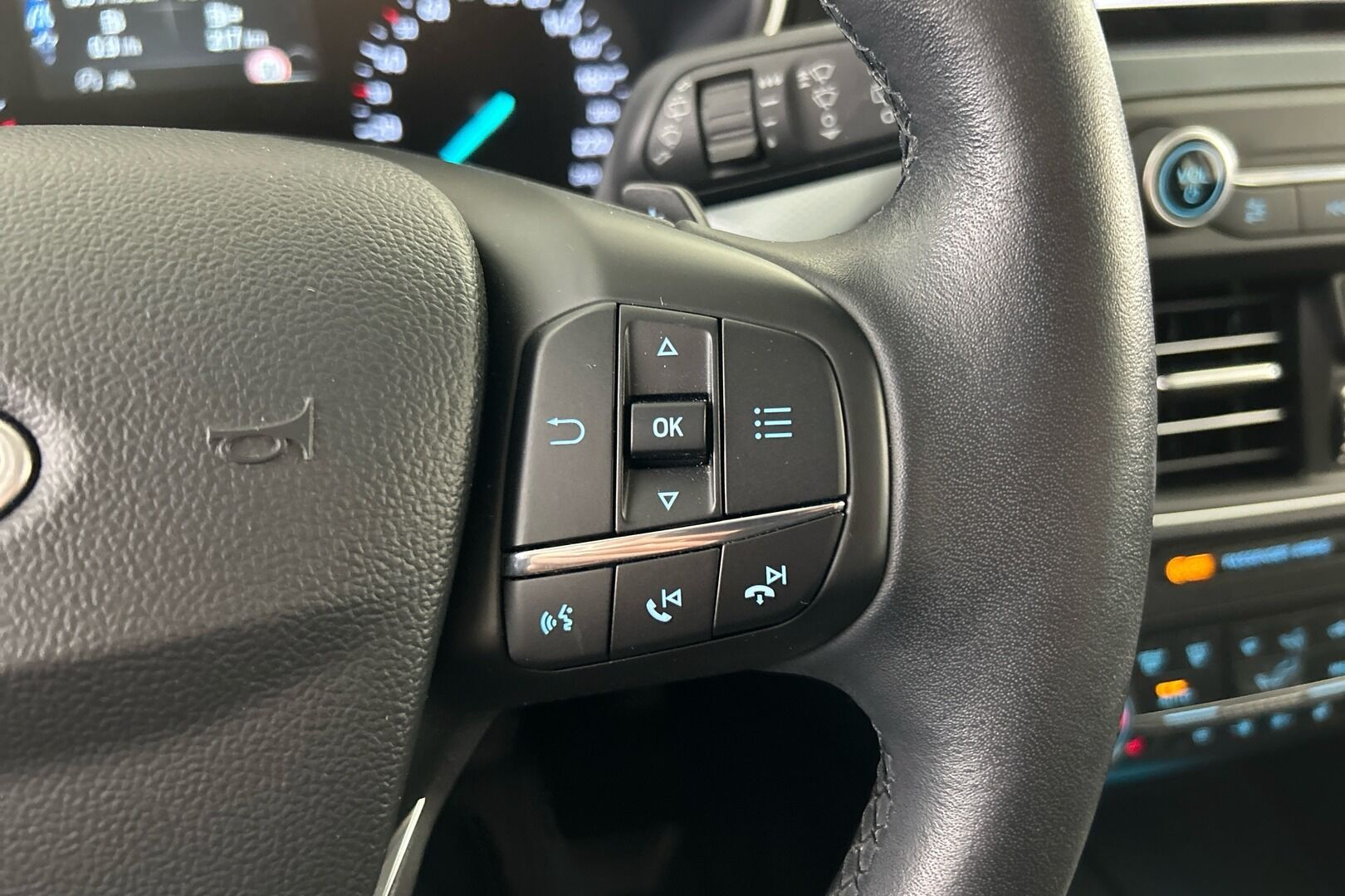 Ford Focus iso kuva 10