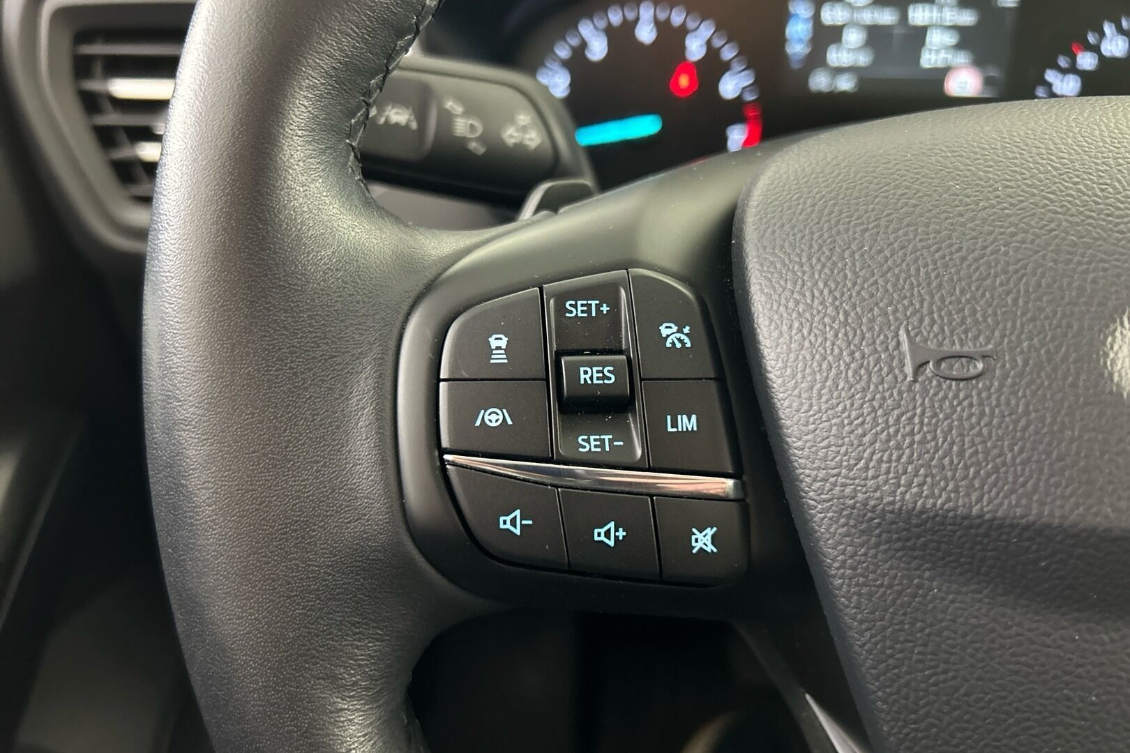 Ford Focus iso kuva 12