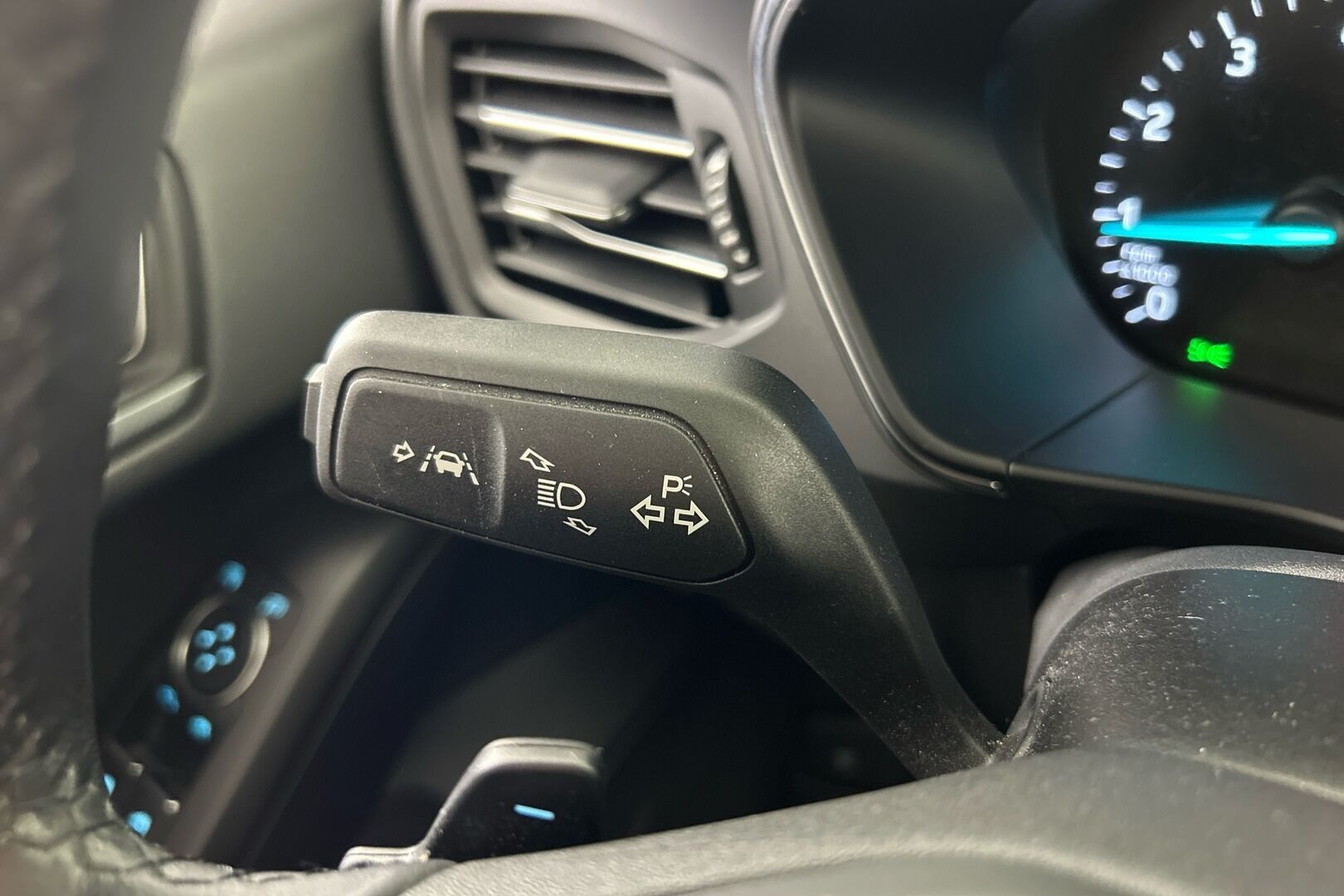Ford Focus iso kuva 15