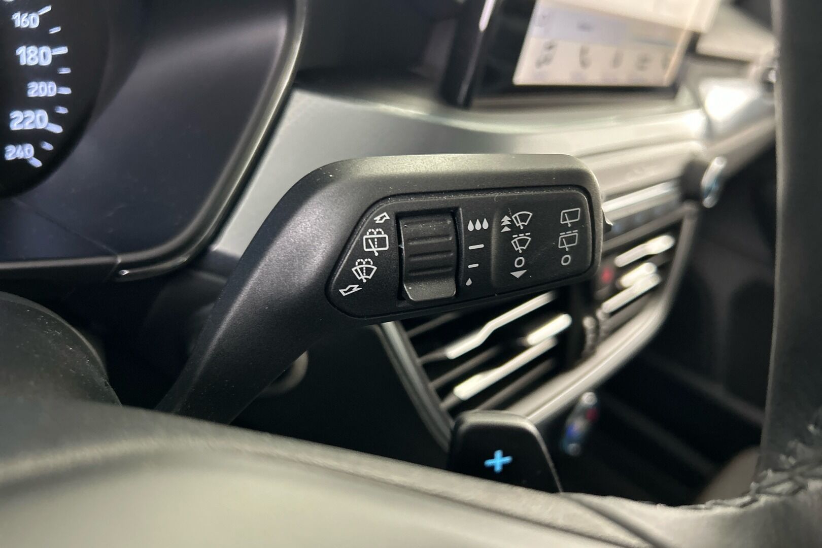 Ford Focus iso kuva 17