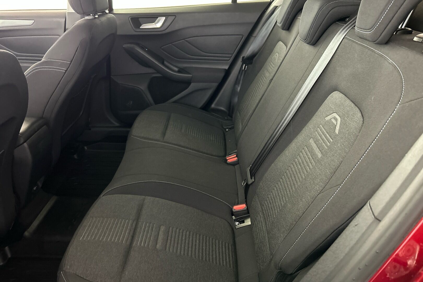 Ford Focus iso kuva 6