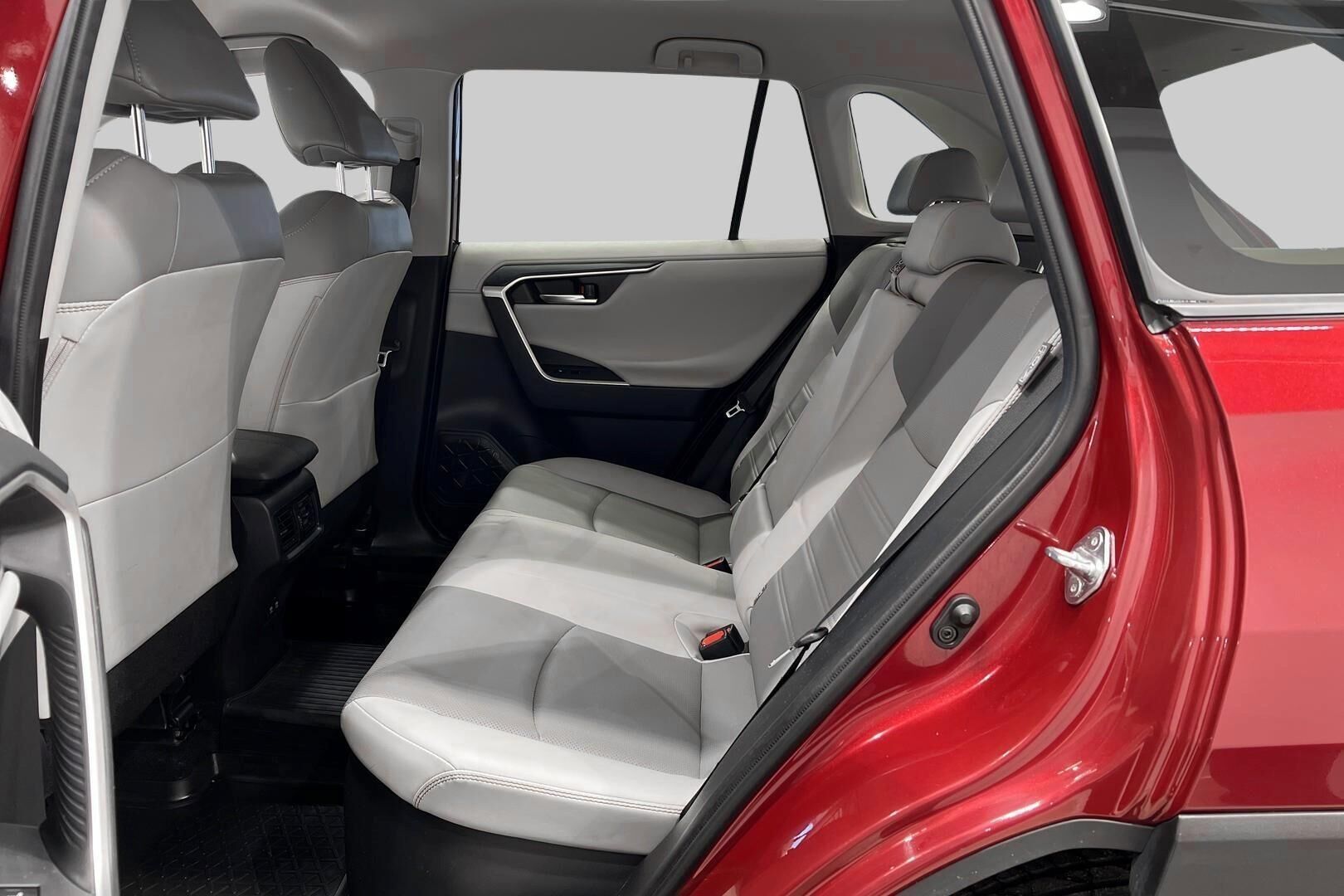Toyota RAV4 iso kuva 10