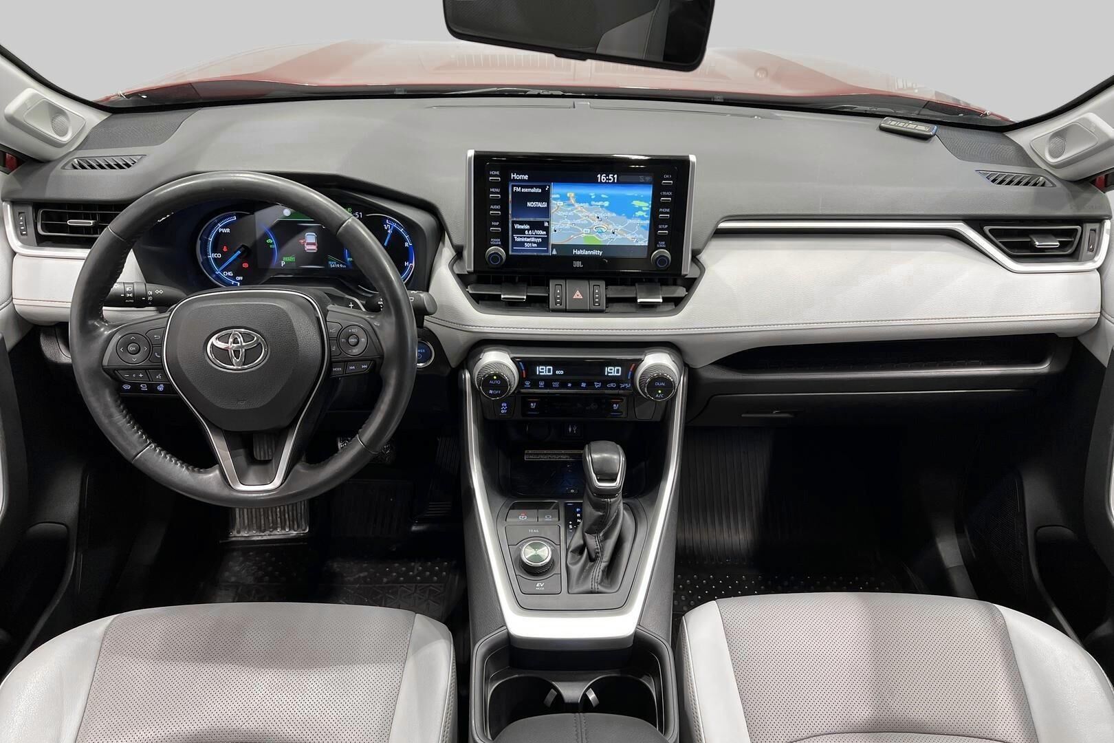 Toyota RAV4 iso kuva 11