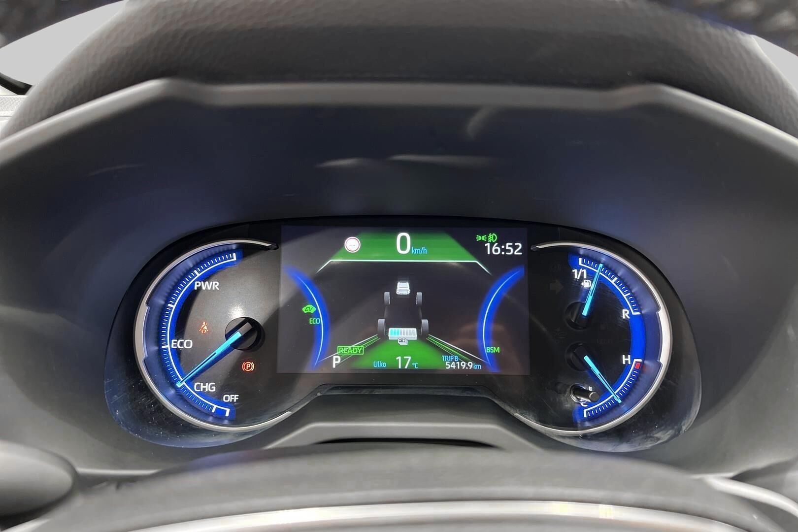 Toyota RAV4 iso kuva 14