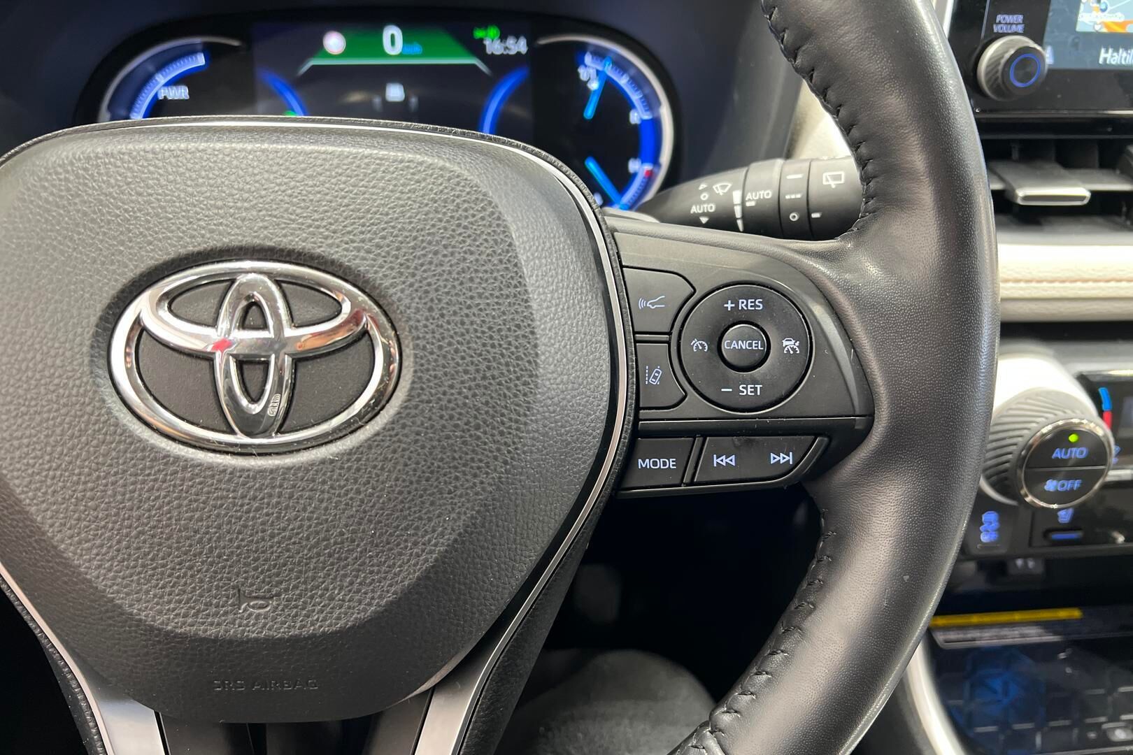 Toyota RAV4 iso kuva 25