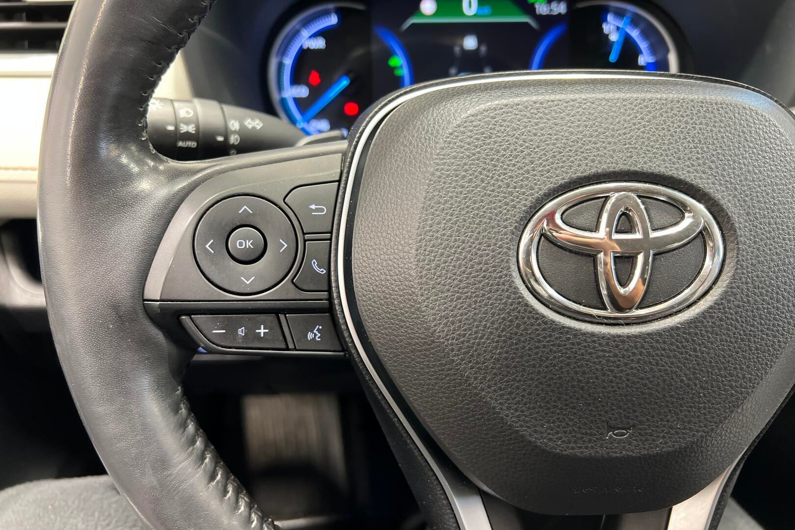 Toyota RAV4 iso kuva 26